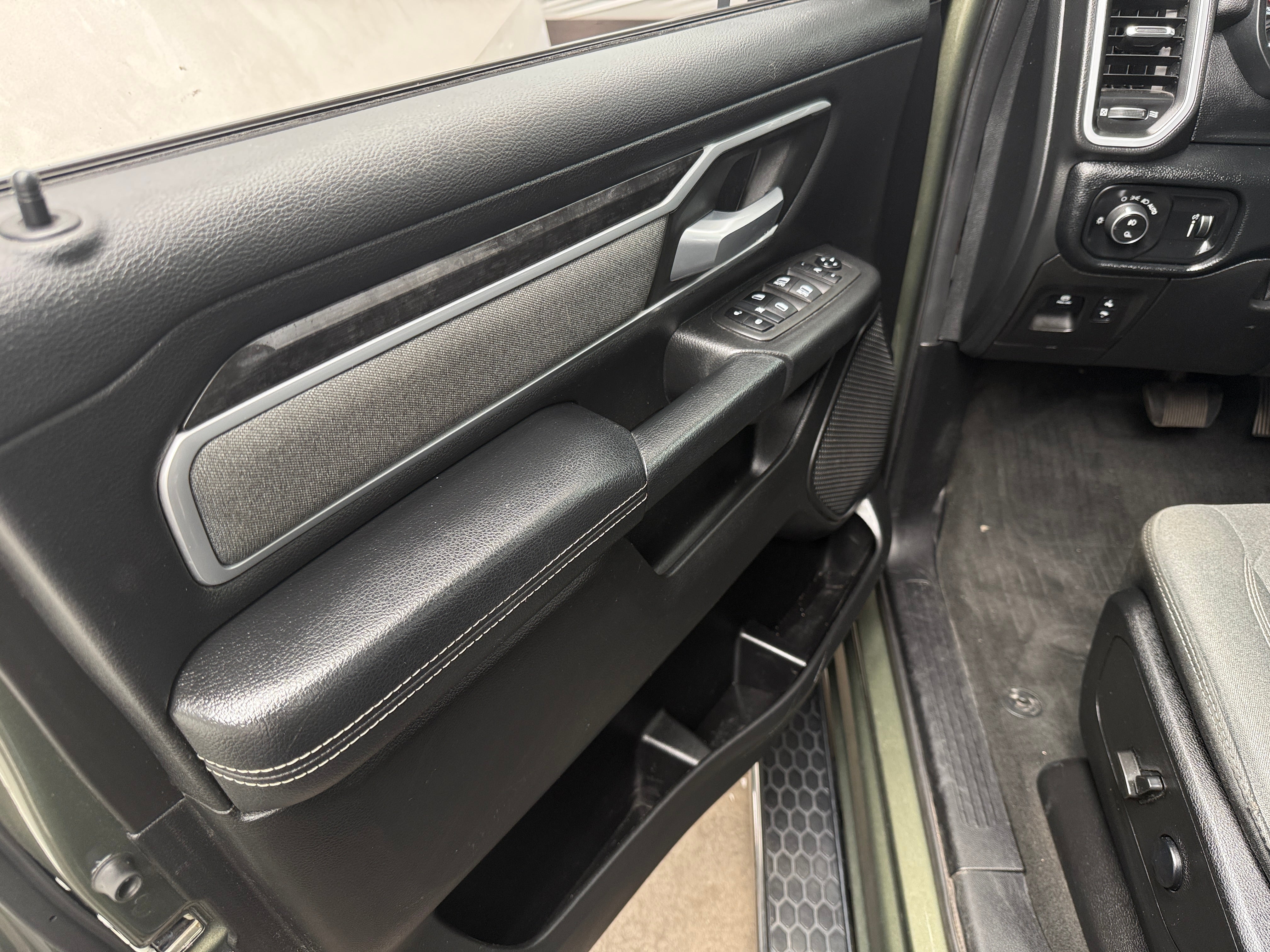 ram ram 1500 pickup 2021 1C6SRFFT9MN809032 image ram ram 1500 pickup 2021 1C6SRFFT9MN809032 image